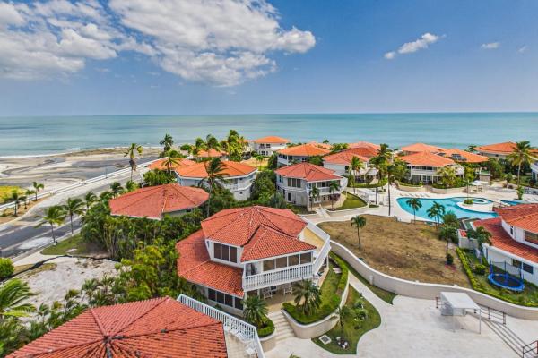 4 bdrm beachfront condo newly renovated coronado