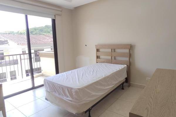 Vendo townhome en embassy club para inversionistas. generando renta.