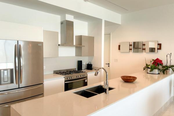 Apartamento con luz natural y vistas a la marina en bcr