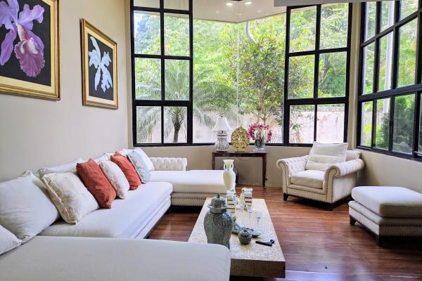 Venta de amplia casa en ph villa de vizcaya, condado del rey