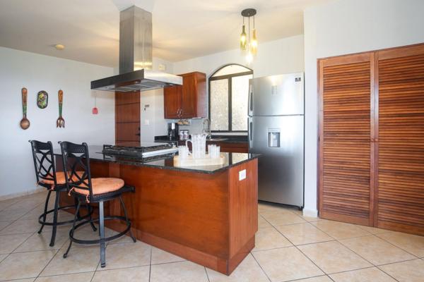 Rare ground-floor canyon view condo in los molinos