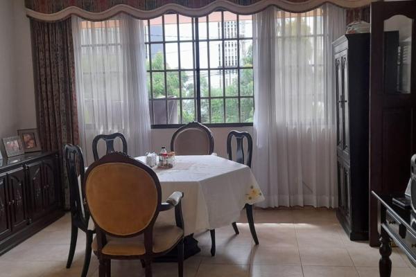 House for sale in el carmen, three levels