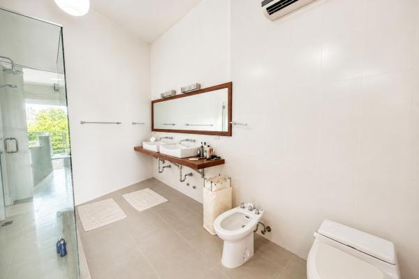 Venta de residencia moderna en coronado
