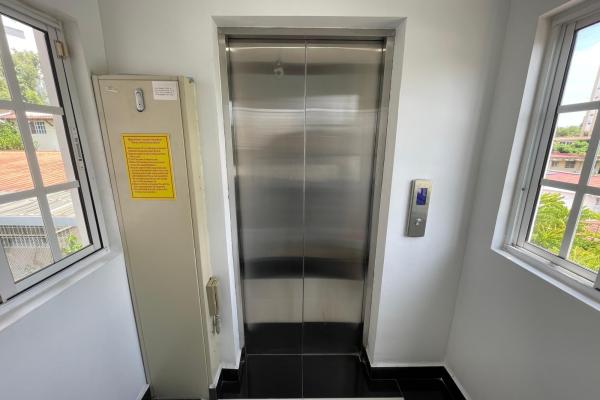 Venta de casa dos pisos con elevador en la loma (hato pintado)