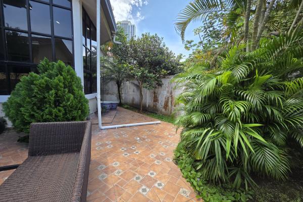 House for sale in condado del rey