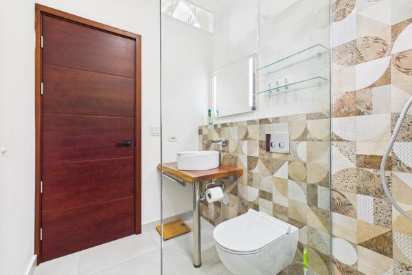 Hermosa casa moderna de 2 dormitorios con piscina