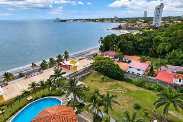 Apartamento frente al mar en venta en playa serena – nueva gorgona