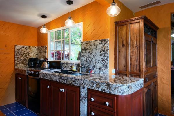 Charming mountain home for sale in toscana, altos