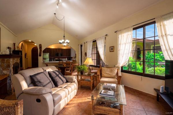 Two villas with 6 bedrooms and mountain views