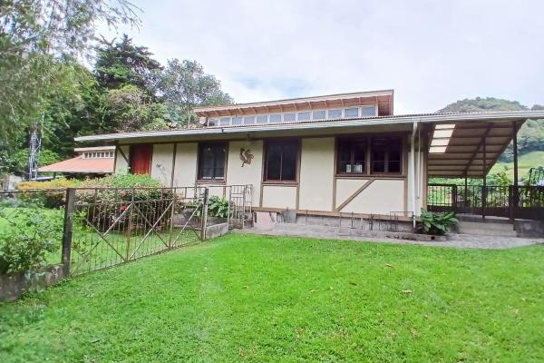 Beautiful park property in high-altitude location