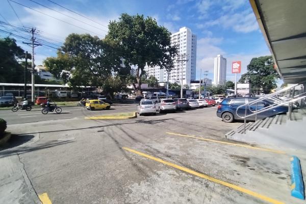 Alquiler local comercial via españa a pocos metros de la ernesto t. lefevre