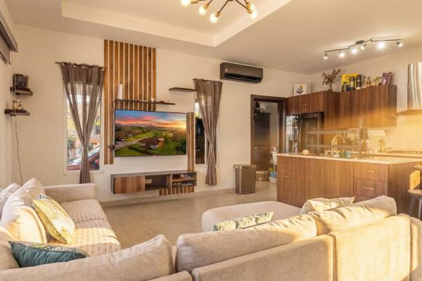 Modern furnished 2-bedroom home in boquete