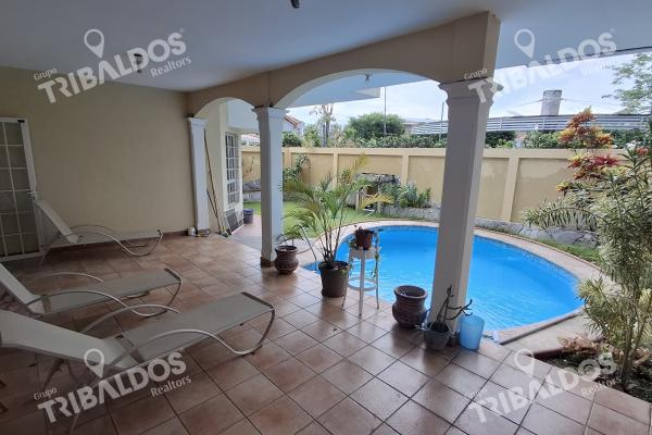 A single-family house with a pool is for sale in altos de panama.