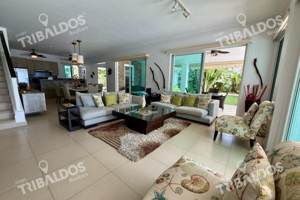 Sale of ocean view house, bijao