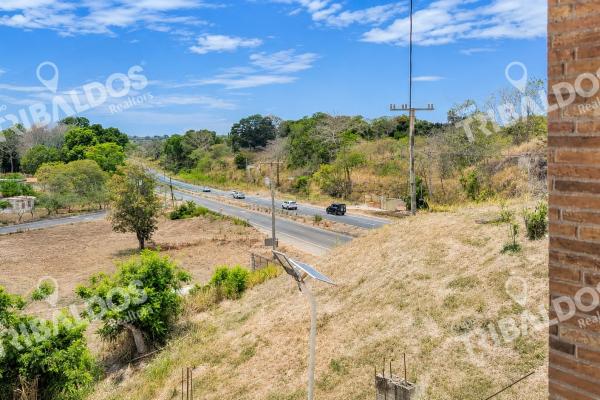 Venta de terreno comercial con mejoras