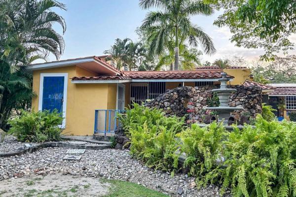 Coronado golf club home with pool
