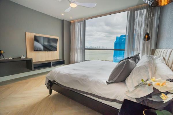 Se vende exclusivo apartamento de 3 habitaciones frente a la isla.