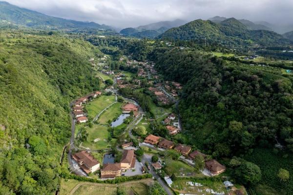 Condominio exclusivo en el tercer piso en valle escondido boquete