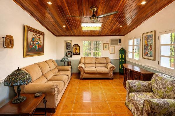 Venta de residencia tipo hacienda con ríos y senderos vía al valle de antón