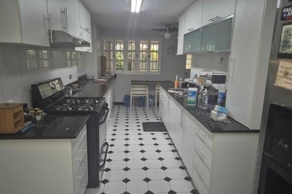 Beautiful townhome in privileged residential area