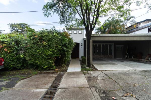 Residence for rent in altos del golf