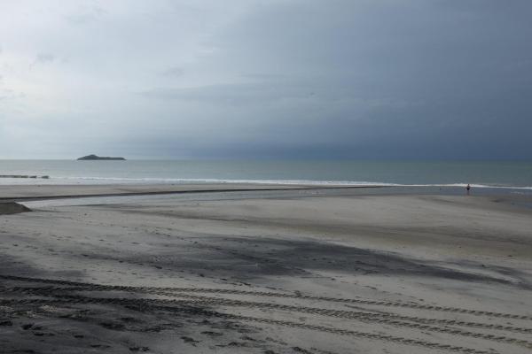 Furnished 2-level apartment near the beach