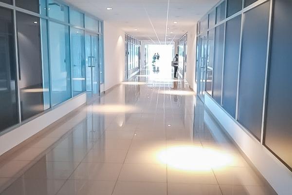 Alquiler de oficina en ph plaza real, costa de este