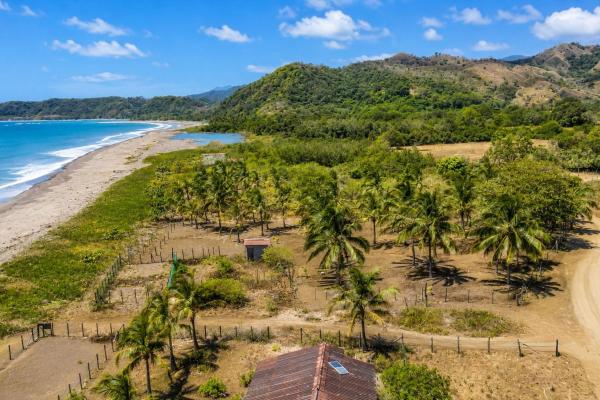Se vende terreno titulado frente a la playa en cambutal