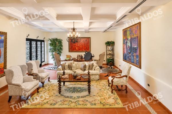 Venta de casa de 2 niveles en altos del golf