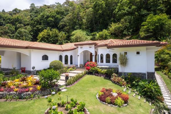Casa de lujo con jardines en valle escondido boquete