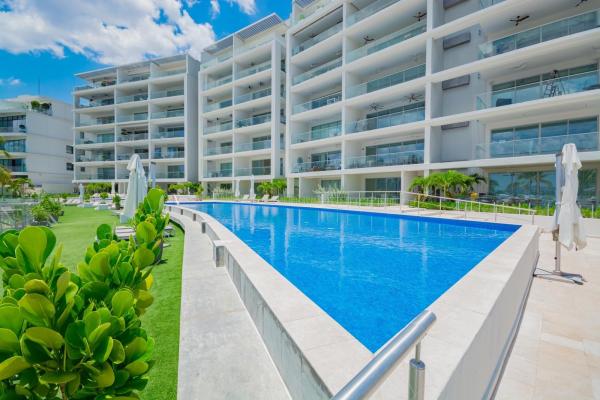 Beach club residences, ocean reef island