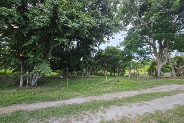 Terreno en la ermita, a pocos metros de la playa y en muy buena ubicación.