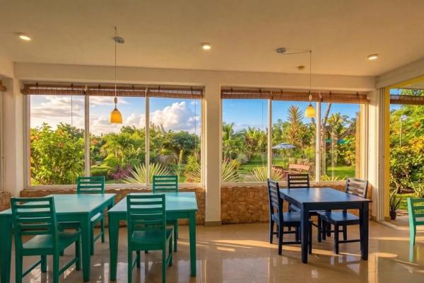 Propiedad con casa principal, 6 estudios y piscina