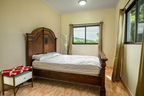 Alto boquete home with studio & fenced yard