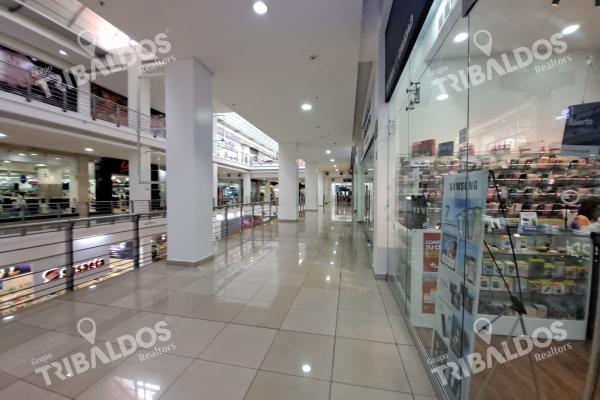 Venta de local comercial con mezzanine en los andes mall