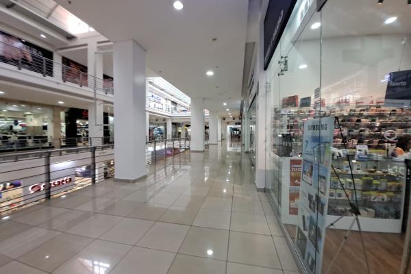 Venta de local comercial con mezzanine en los andes mall
