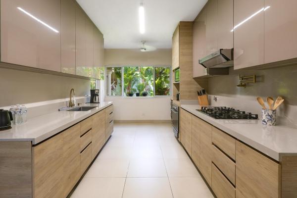 Venta de casa unifamiliar en palmeras del este, costa del este remodelada