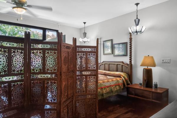 Country estate with multiple buildings in palmira