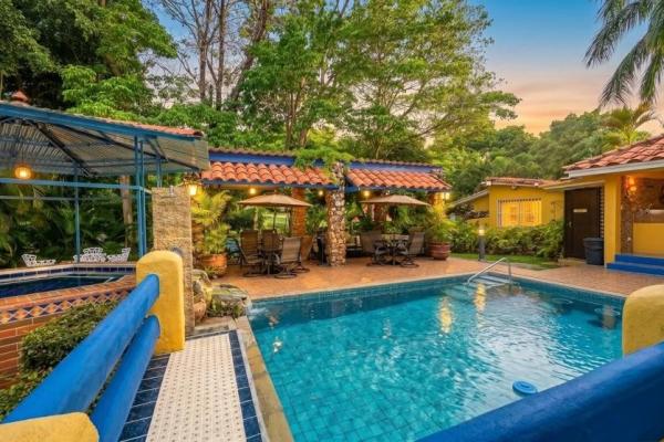 Coronado golf club home with pool
