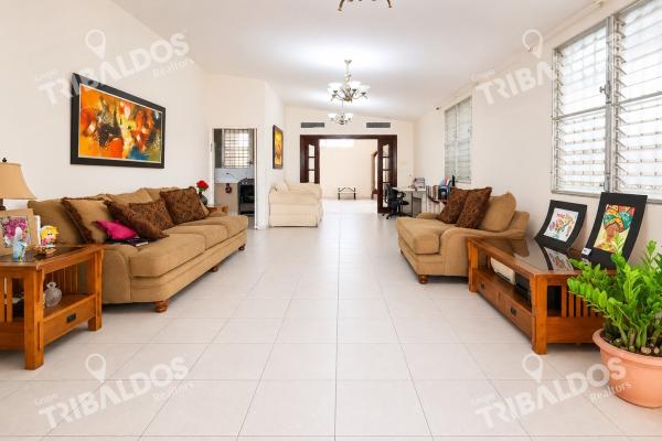 House for sale in brisas del golf
