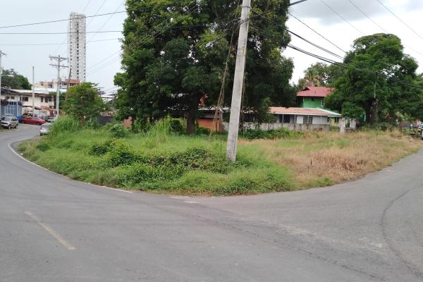 Venta de terreno en río abajo