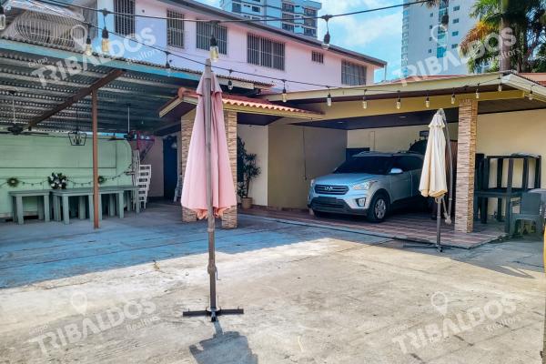 Venta de terreno con casa en coco del mar