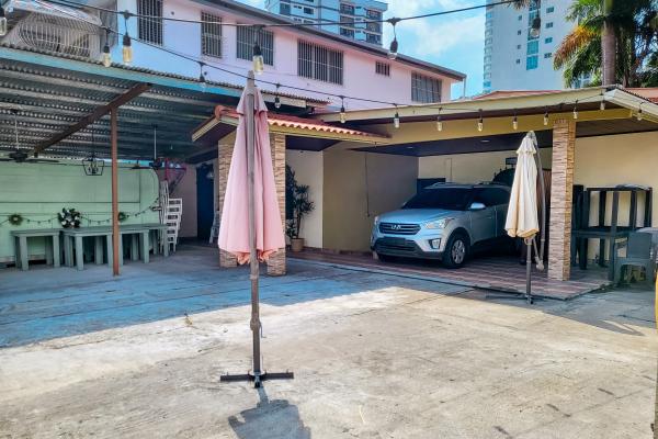 Venta de terreno con casa en coco del mar