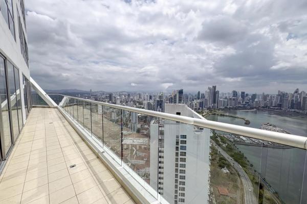 ático frente al mar en ciudad de panamá, panamá