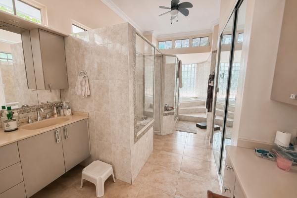 Duplex house for sale in altos del golf