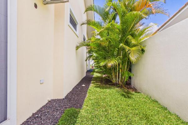Hermosa casa moderna de 2 dormitorios con piscina