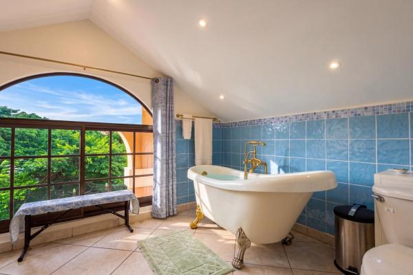 Two villas with 6 bedrooms and mountain views