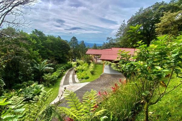 Mountain retreat in altos del maria