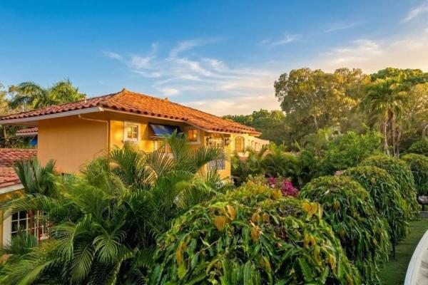 Coronado golf club home with pool