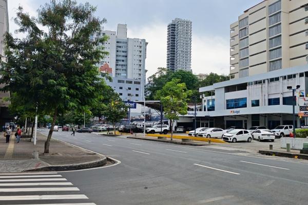 Casa comercial en la cresta a metros de via españa